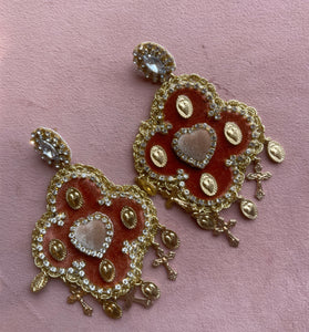 Orecchini cuore sacro e velluto