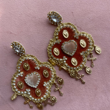 Orecchini cuore sacro e velluto