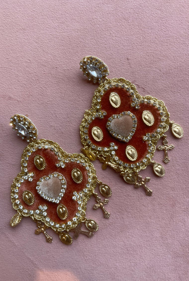 Orecchini cuore sacro e velluto