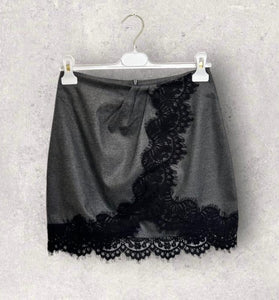 MINIGONNA GRIGIA CON PIZZO