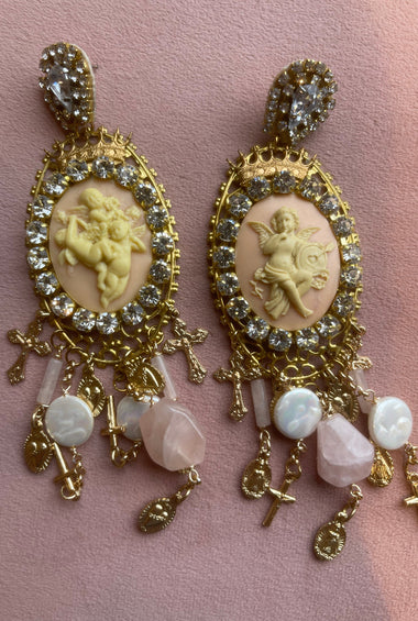 Orecchini barocchi angeli e charms