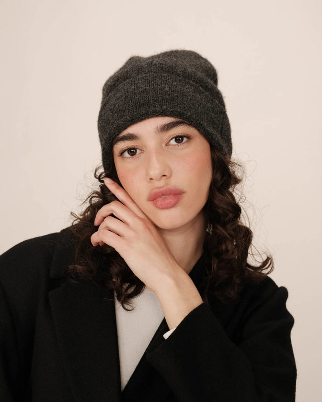 CAPPELLO LAVORATO A MAGLIA ANTRACITE