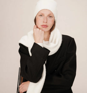 CAPPELLO LAVORATO A MAGLIA BIANCO