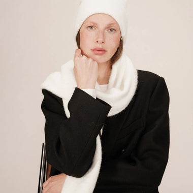 CAPPELLO LAVORATO A MAGLIA BIANCO