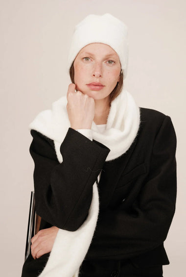 CAPPELLO LAVORATO A MAGLIA BIANCO