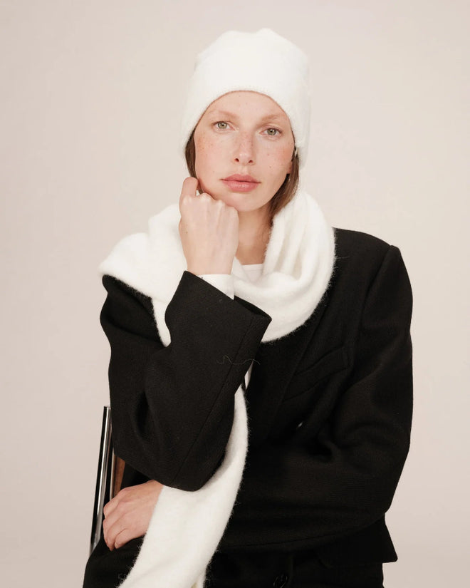 CAPPELLO LAVORATO A MAGLIA BIANCO