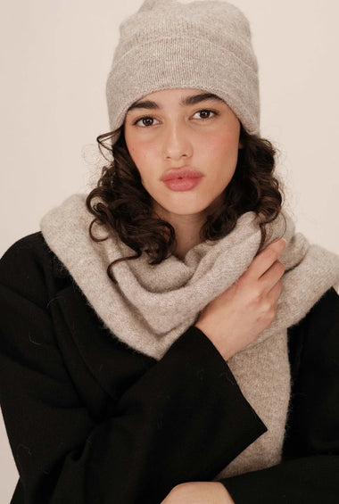 CAPPELLO LAVORATO A MAGLIA TAUPE