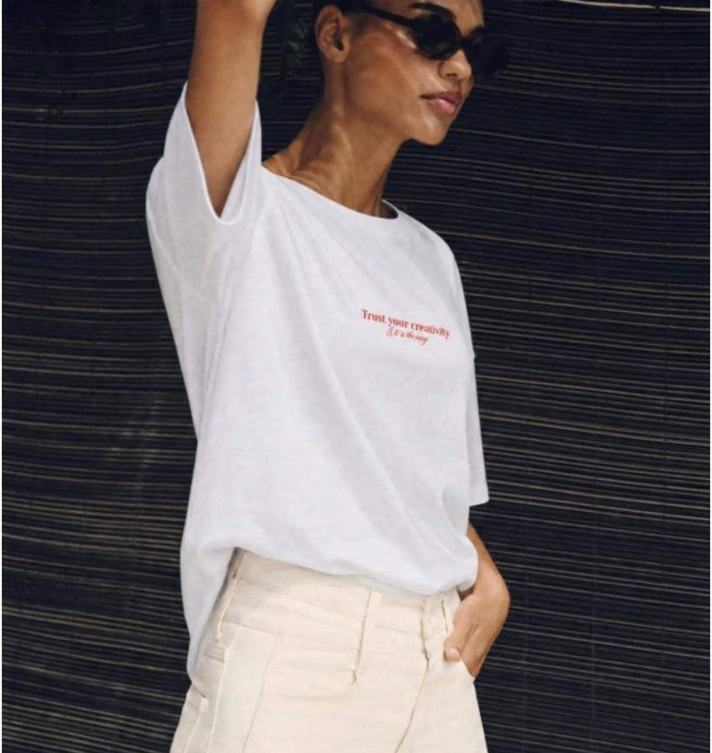 T-SHIRT LUCY