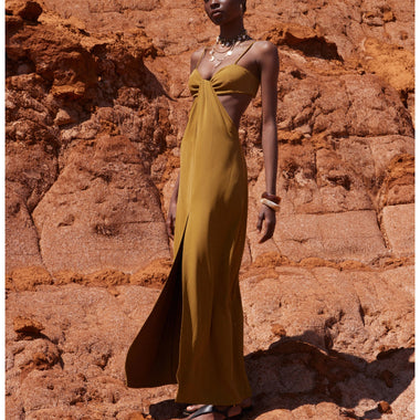 Abito con spacco centrale