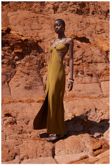 Abito con spacco centrale