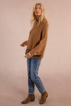 Maglione tipo poncho con frange