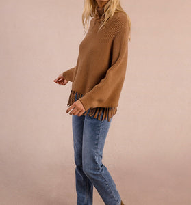 Maglione tipo poncho con frange