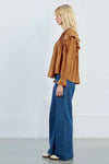 BLUSA CON VOLANT CARAMELLO