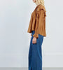 BLUSA CON VOLANT CARAMELLO