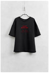 T-shirt con testo ricamato