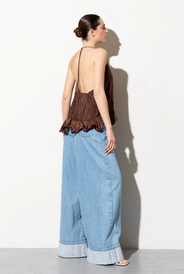 Top halter con schiena scollata